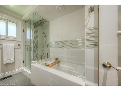 46 Cavalier Place, Waterloo, ON - Indoor Photo Showing Bathroom