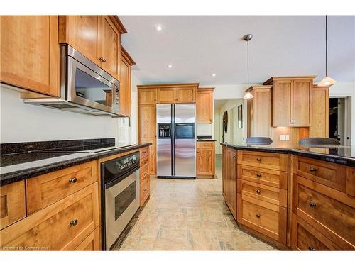 460 Drake Circle, Waterloo, ON - Indoor Photo Showing Kitchen