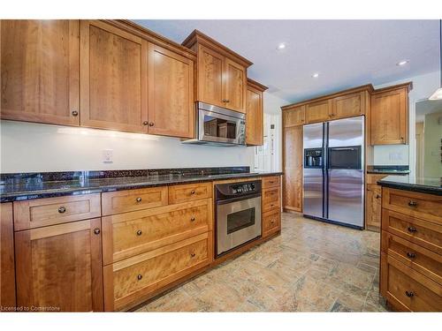 460 Drake Circle, Waterloo, ON - Indoor Photo Showing Kitchen