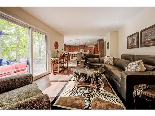 460 Drake Circle, Waterloo, ON - Indoor Photo Showing Living Room