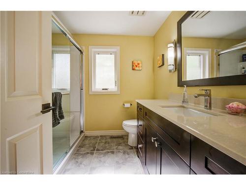 460 Drake Circle, Waterloo, ON - Indoor Photo Showing Bathroom