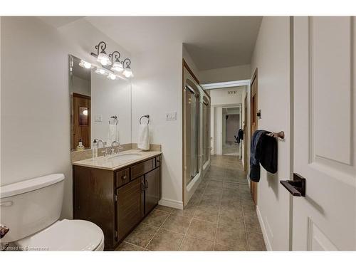 460 Drake Circle, Waterloo, ON - Indoor Photo Showing Bathroom