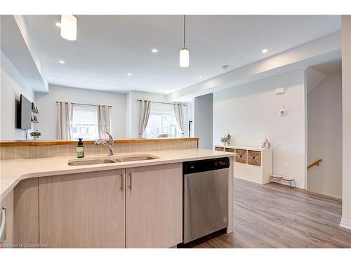 32-51 Sparrow Avenue, Cambridge, ON - Indoor Photo Showing Kitchen With Double Sink