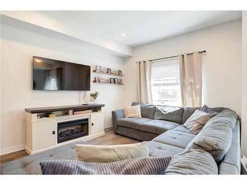 32-51 Sparrow Avenue, Cambridge, ON - Indoor Photo Showing Living Room With Fireplace