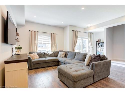 32-51 Sparrow Avenue, Cambridge, ON - Indoor Photo Showing Living Room