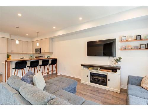 32-51 Sparrow Avenue, Cambridge, ON - Indoor Photo Showing Living Room