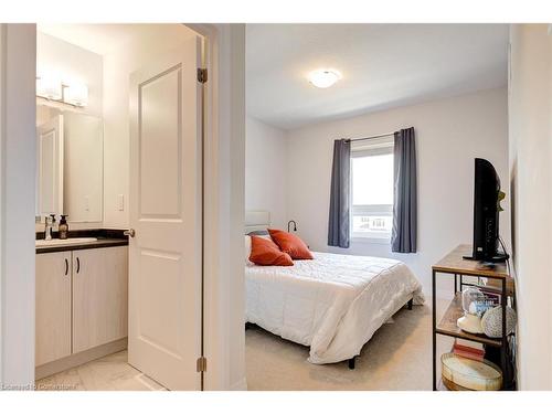 32-51 Sparrow Avenue, Cambridge, ON - Indoor Photo Showing Bedroom