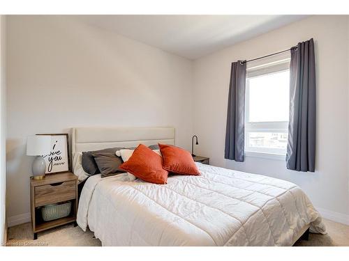 32-51 Sparrow Avenue, Cambridge, ON - Indoor Photo Showing Bedroom