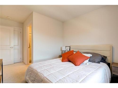 32-51 Sparrow Avenue, Cambridge, ON - Indoor Photo Showing Bedroom