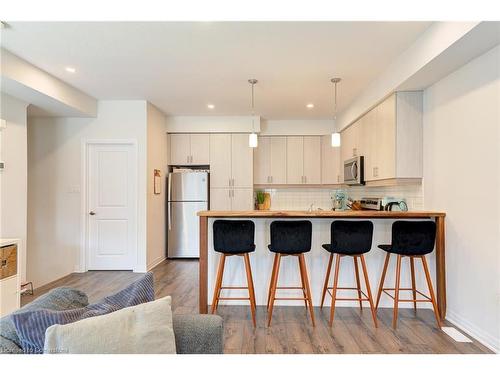 32-51 Sparrow Avenue, Cambridge, ON - Indoor Photo Showing Kitchen