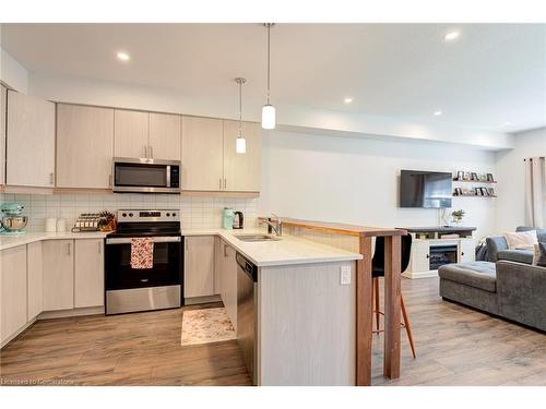 32-51 Sparrow Avenue, Cambridge, ON - Indoor Photo Showing Kitchen