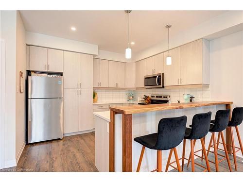 32-51 Sparrow Avenue, Cambridge, ON - Indoor Photo Showing Kitchen With Upgraded Kitchen