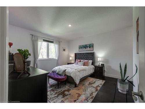 131 Tamarack Boulevard, Woodstock, ON - Indoor Photo Showing Bedroom