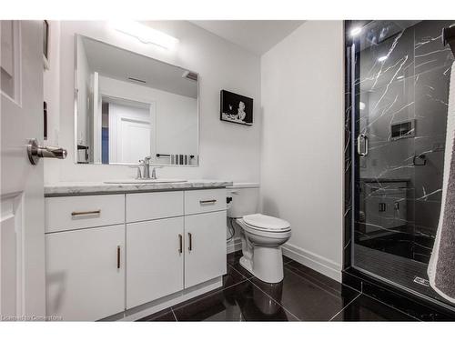 131 Tamarack Boulevard, Woodstock, ON - Indoor Photo Showing Bathroom