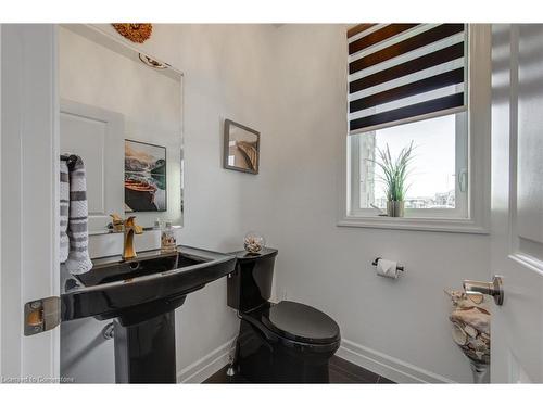 131 Tamarack Boulevard, Woodstock, ON - Indoor Photo Showing Bathroom