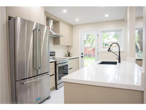 1550 Springwell Avenue, Mississauga, ON - Indoor Photo Showing Kitchen With Upgraded Kitchen