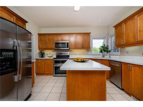 74 Hearthwood Crescent, Kitchener, ON - Indoor Photo Showing Kitchen