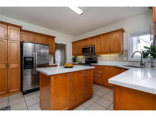 74 Hearthwood Crescent, Kitchener, ON - Indoor Photo Showing Kitchen