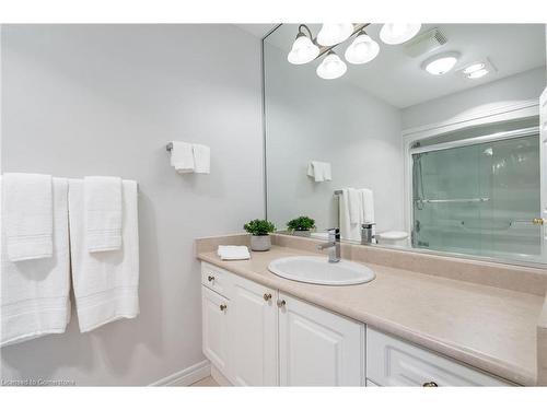 74 Hearthwood Crescent, Kitchener, ON - Indoor Photo Showing Bathroom