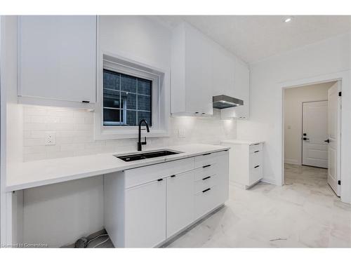 Lot 15-900 Nathalie Court, Kitchener, ON - Indoor Photo Showing Kitchen With Double Sink With Upgraded Kitchen