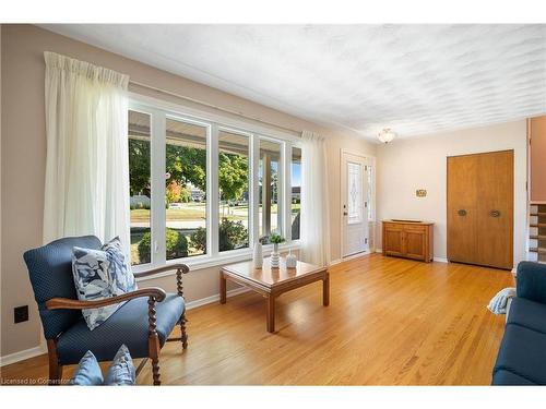 6 Inlet Avenue, Kitchener, ON - Indoor Photo Showing Living Room