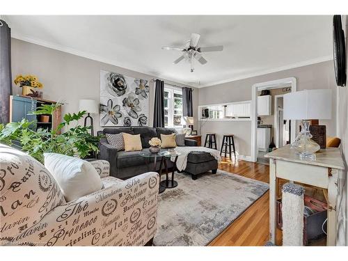 22 Amber Road, Cambridge, ON - Indoor Photo Showing Living Room