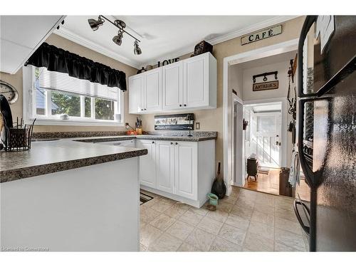 22 Amber Road, Cambridge, ON - Indoor Photo Showing Kitchen