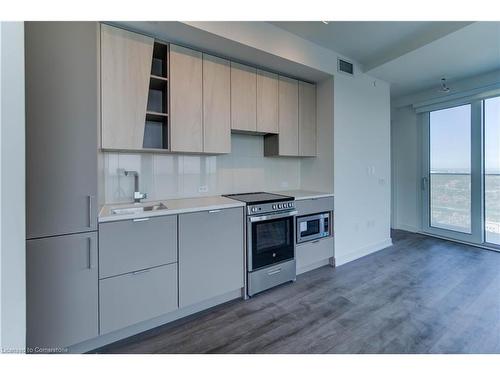 5603-3883 Quartz Road, Mississauga, ON - Indoor Photo Showing Kitchen