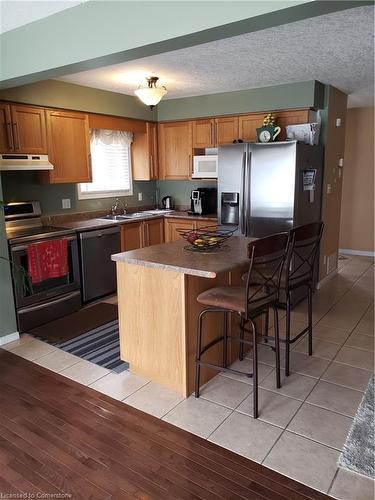 39 Peach Blossom Crescent, Kitchener, ON - Indoor Photo Showing Kitchen With Double Sink