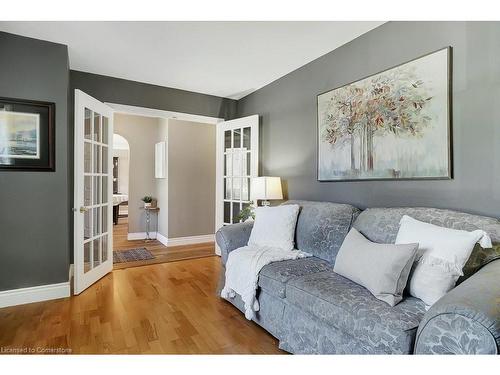 17 Liberty Drive, Cambridge, ON - Indoor Photo Showing Living Room