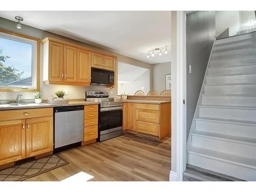 17 Liberty Drive, Cambridge, ON - Indoor Photo Showing Kitchen