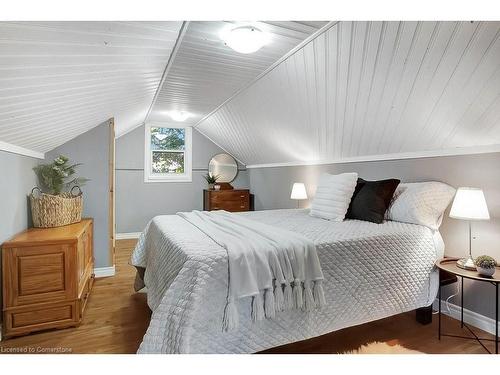 17 Liberty Drive, Cambridge, ON - Indoor Photo Showing Bedroom