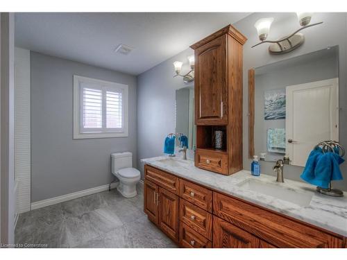 99 Bluerock Crescent, Cambridge, ON - Indoor Photo Showing Bathroom