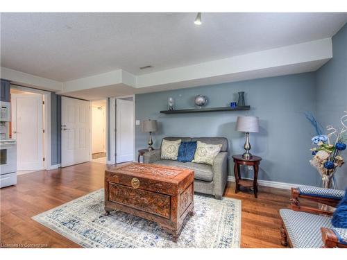 99 Bluerock Crescent, Cambridge, ON - Indoor Photo Showing Living Room