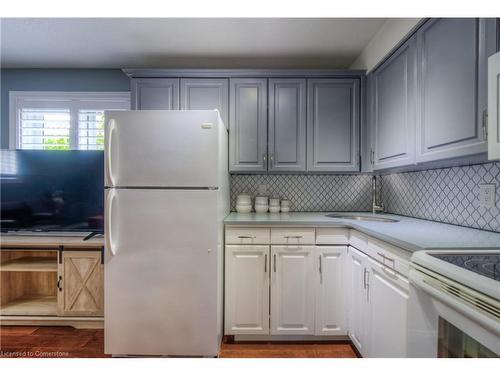 99 Bluerock Crescent, Cambridge, ON - Indoor Photo Showing Kitchen