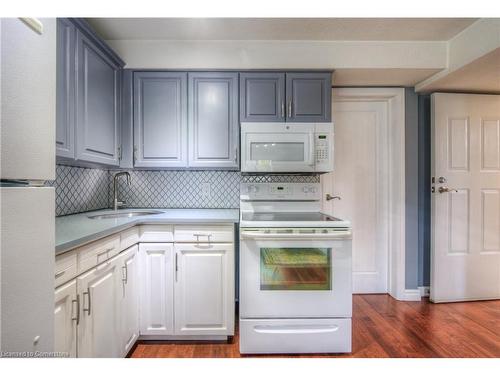 99 Bluerock Crescent, Cambridge, ON - Indoor Photo Showing Kitchen