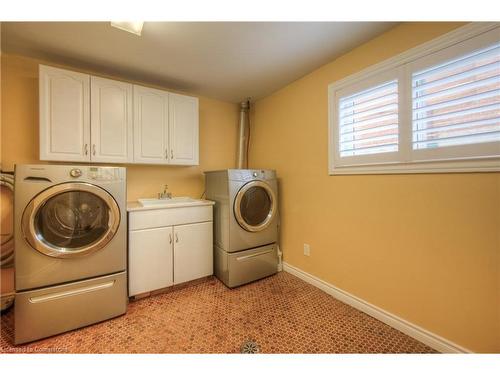 99 Bluerock Crescent, Cambridge, ON - Indoor Photo Showing Laundry Room