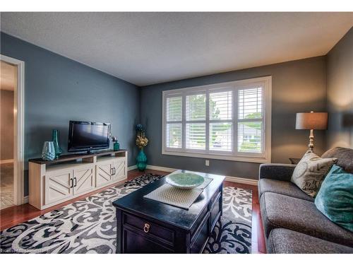 99 Bluerock Crescent, Cambridge, ON - Indoor Photo Showing Living Room