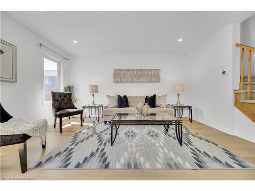 265 Pineglen Crescent, Kitchener, ON - Indoor Photo Showing Living Room