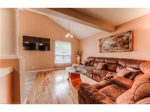 182 Hollyridge Crescent, Kitchener, ON - Indoor Photo Showing Living Room