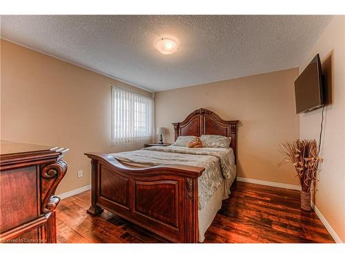 182 Hollyridge Crescent, Kitchener, ON - Indoor Photo Showing Bedroom