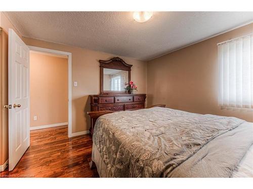 182 Hollyridge Crescent, Kitchener, ON - Indoor Photo Showing Bedroom