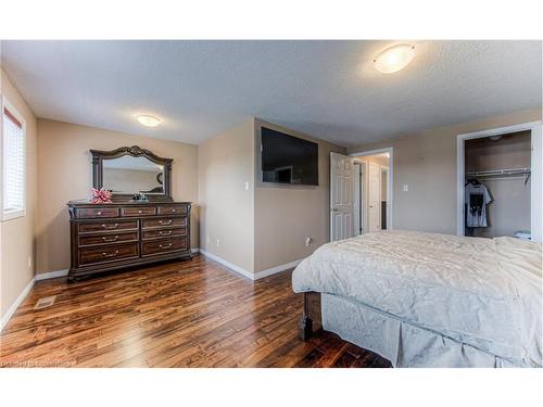 182 Hollyridge Crescent, Kitchener, ON - Indoor Photo Showing Bedroom