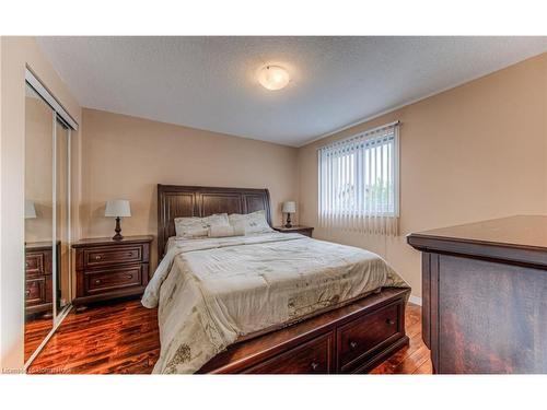 182 Hollyridge Crescent, Kitchener, ON - Indoor Photo Showing Bedroom