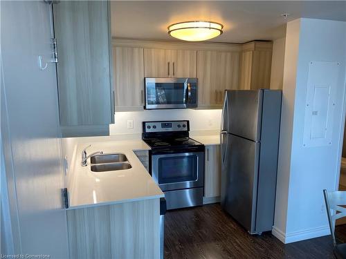 2504-158 King Street N, Waterloo, ON - Indoor Photo Showing Kitchen With Double Sink