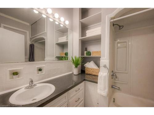 51 Crombie Street, Cambridge, ON - Indoor Photo Showing Bathroom