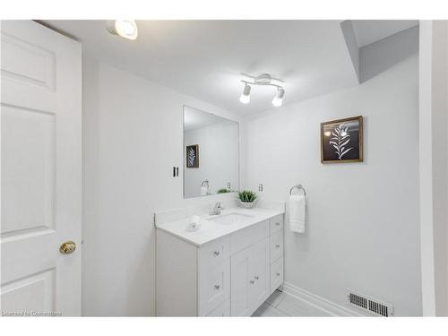 26 Bourbon Lane, London, ON - Indoor Photo Showing Bathroom