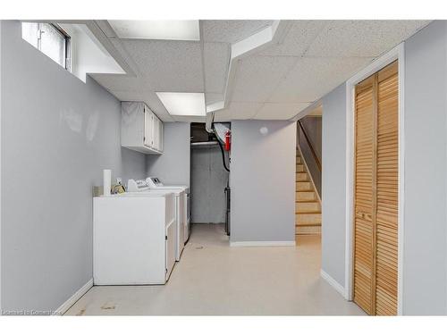 26 Bourbon Lane, London, ON - Indoor Photo Showing Laundry Room