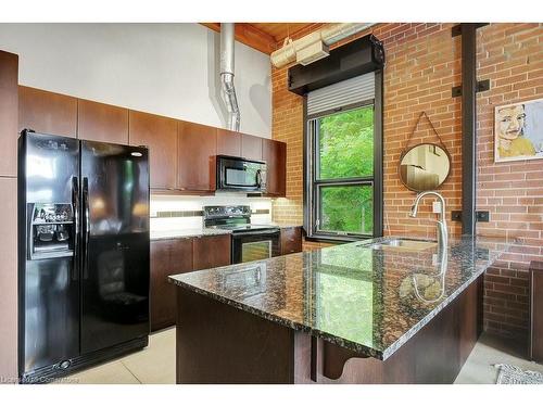 201-85 Spruce Street, Cambridge, ON - Indoor Photo Showing Kitchen With Double Sink With Upgraded Kitchen