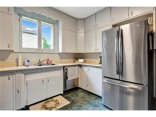 766 William Street, Cambridge, ON - Indoor Photo Showing Kitchen With Double Sink